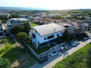 &Mu;&epsilon;&zeta;&omicron;&nu;έ&tau;&alpha; The Family &epsilon;&iota;&kappa;ό&nu;&alpha; 38